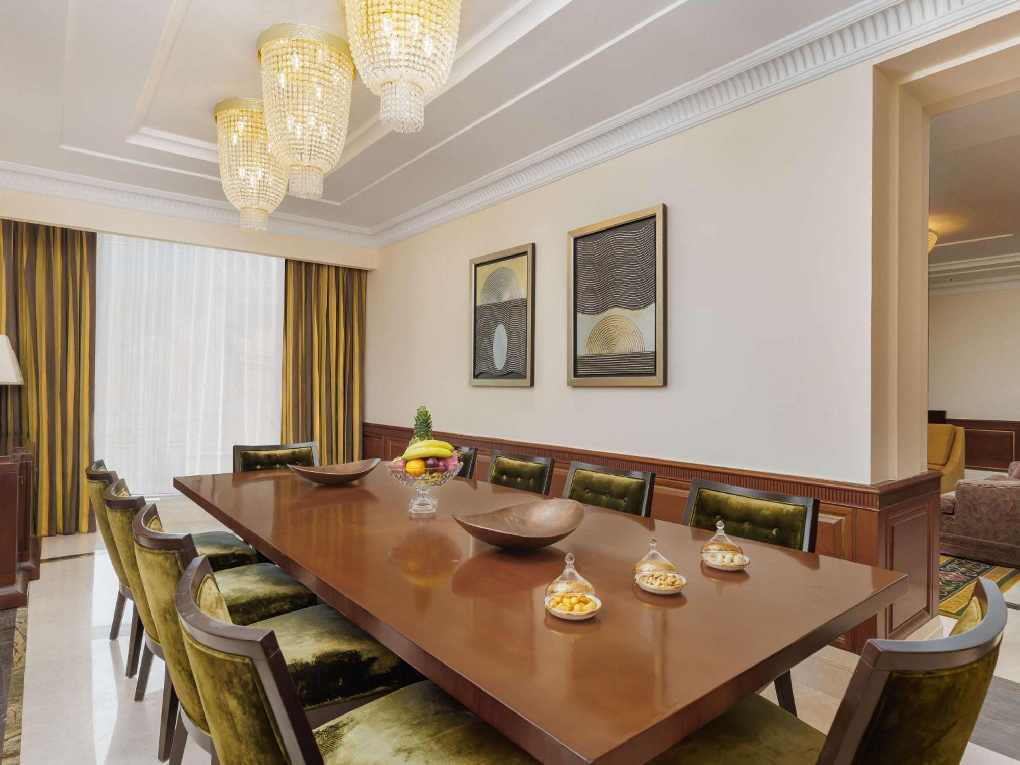 Swissotel Al Maqam Makkah La Meca Exterior foto A dining room